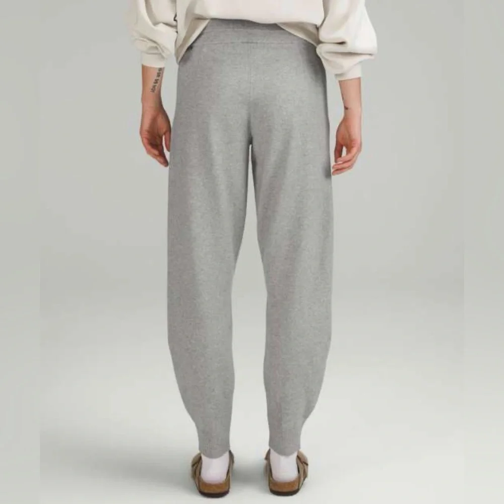 Lululemon Cotton Cashmere Knit Mid-Rise Barrel Jogger 14